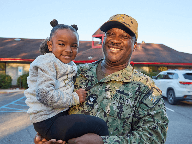 military parent holding child