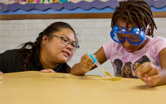 kids doing a science experiment