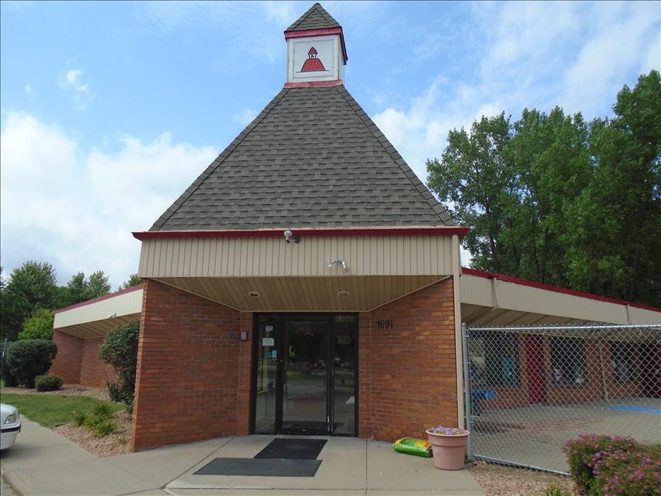 Apple Valley KinderCare Building Exterior